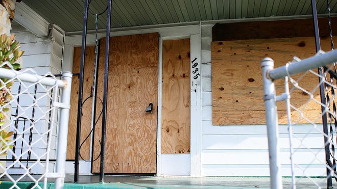 foreclosed home.jpg